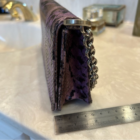 Purple snakeskin purse with short shoulder strap, chain detail. Magnet closure. - Picture 14 of 16